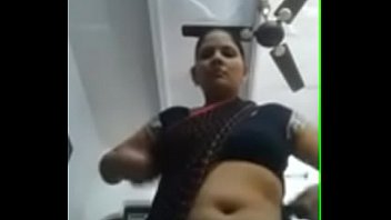 Married sourashtra aunty showing to his ex lover