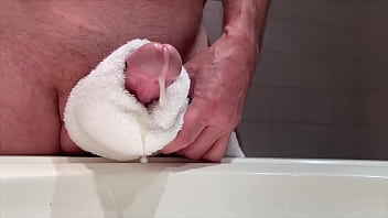 Watch me cumming with a huge load